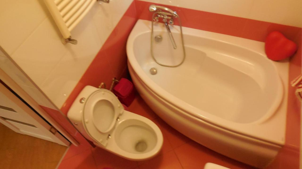 2 Room Apartment Near Opera House Lviv Exterior photo